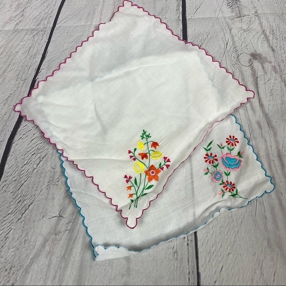 Accessories - VINTAGE two hand embroidered white hankies pocket napkins